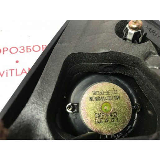 Накладка передньої правої двері Kia Sorento 2002-2009 963503E500